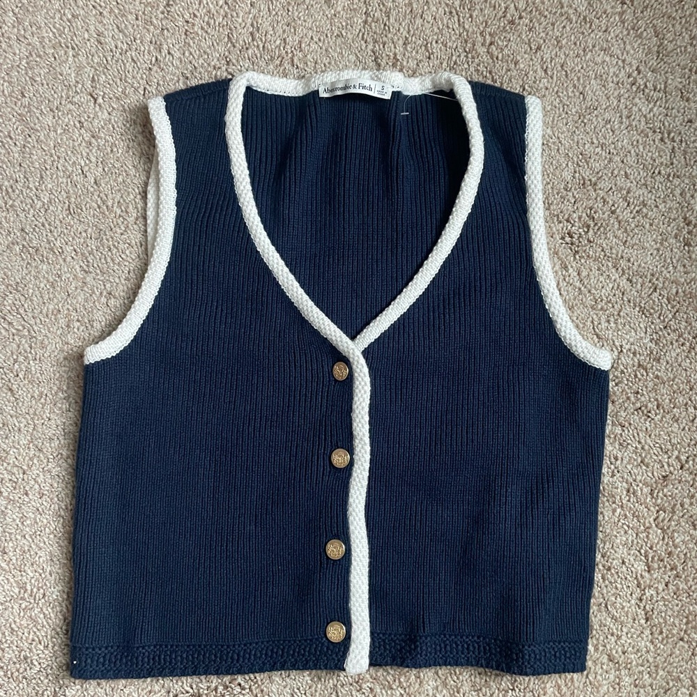 Abercrombie sweater vest small